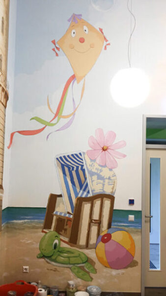 Wandgestaltung mit heimatlichen Motiven im Mutter-Kind-Haus des Vereins zur Förderung krebskranker Kinder